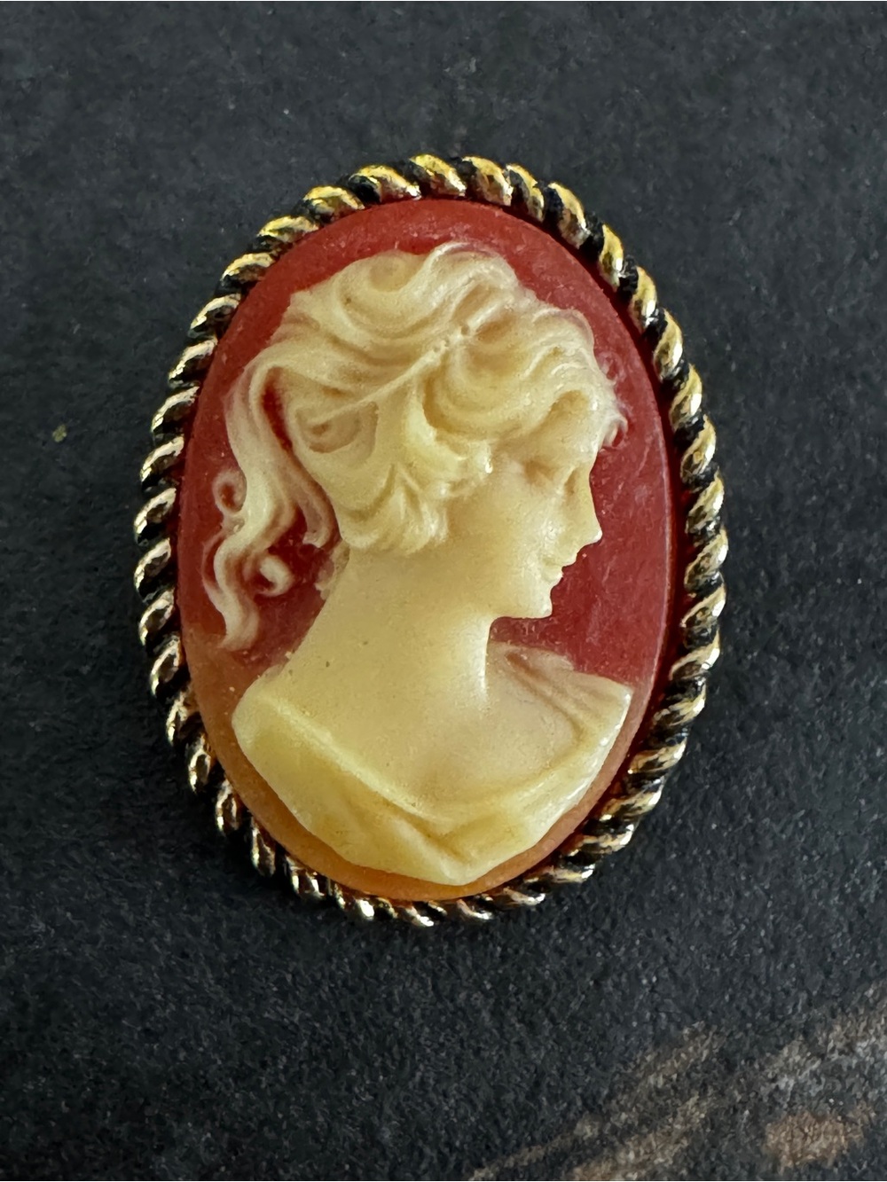 Vintage Lady Cameo Brooch Gold Tone Pin